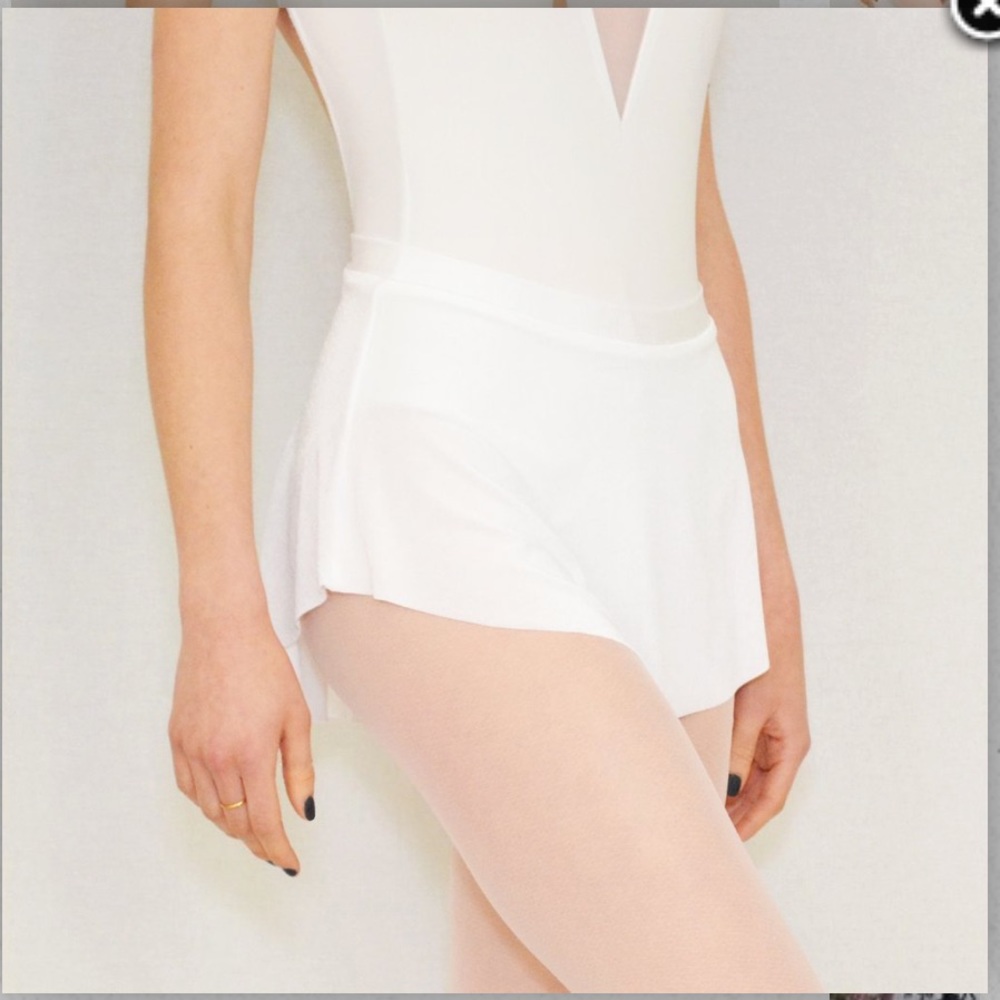 Bullet pointe white skirt